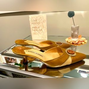 Gorgeous tan and brown leather Manolo heel